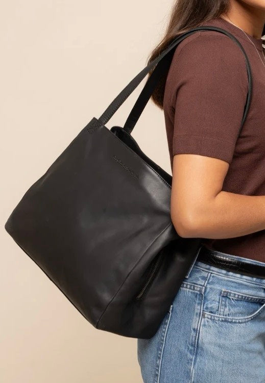 The Chesterfield Brand Lioren 1450 Black Schultertasche