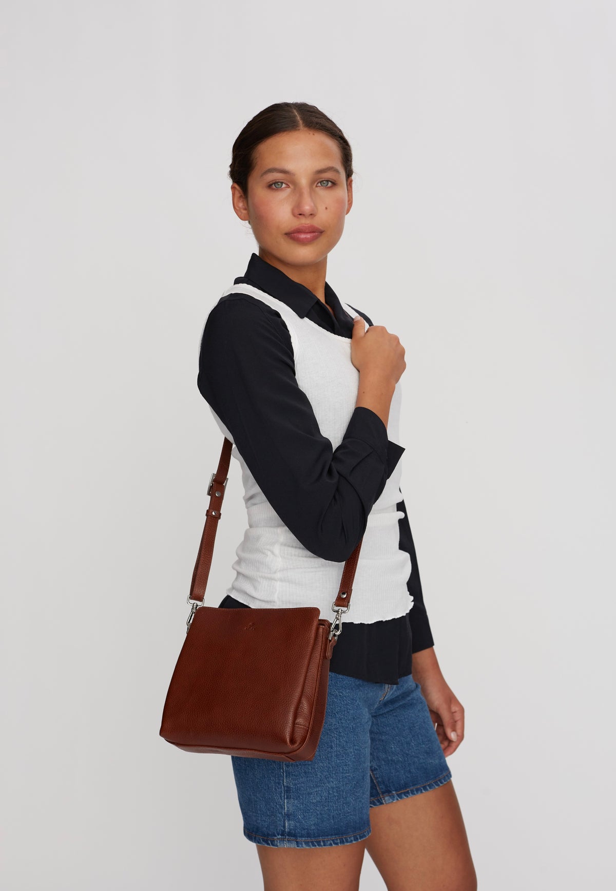 Adax Cormorano Sia Walnut Crossbody Bag
