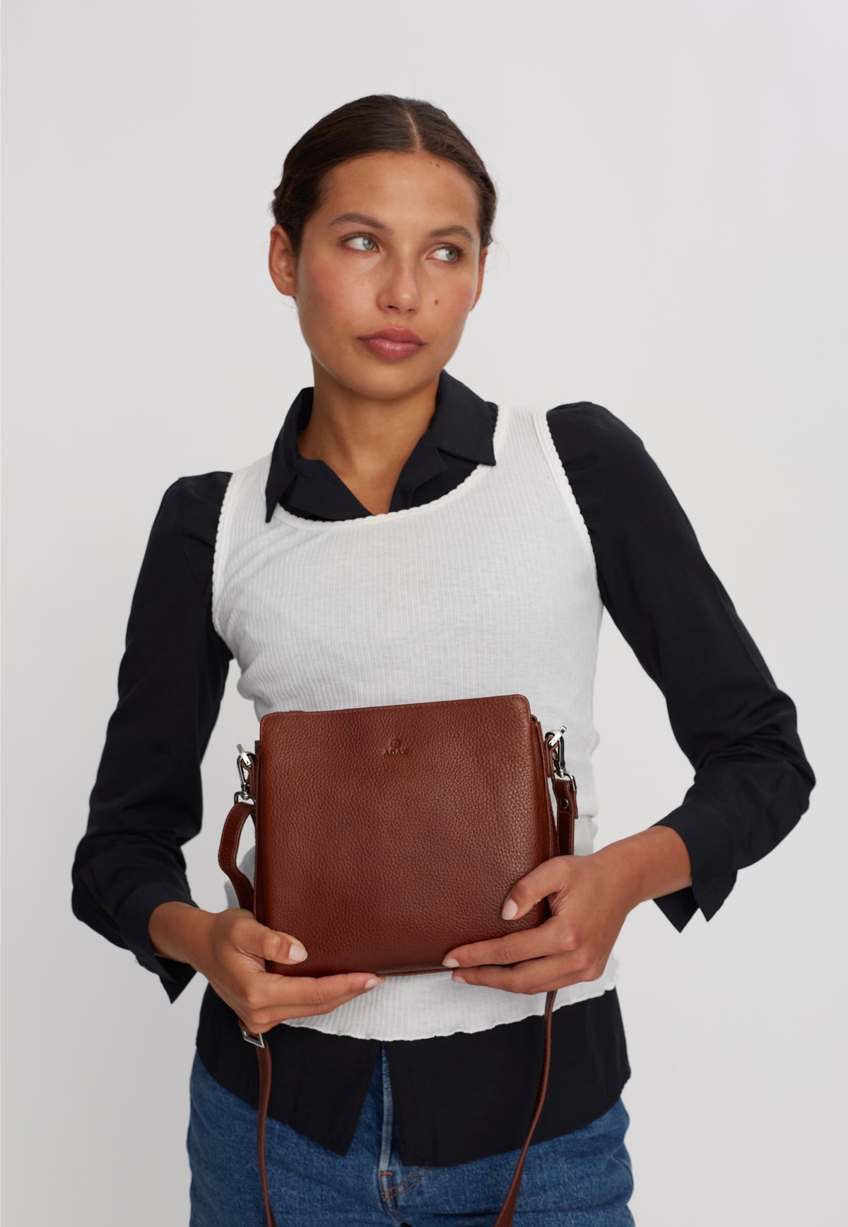 Adax Cormorano Sia Walnut Crossbody Bag