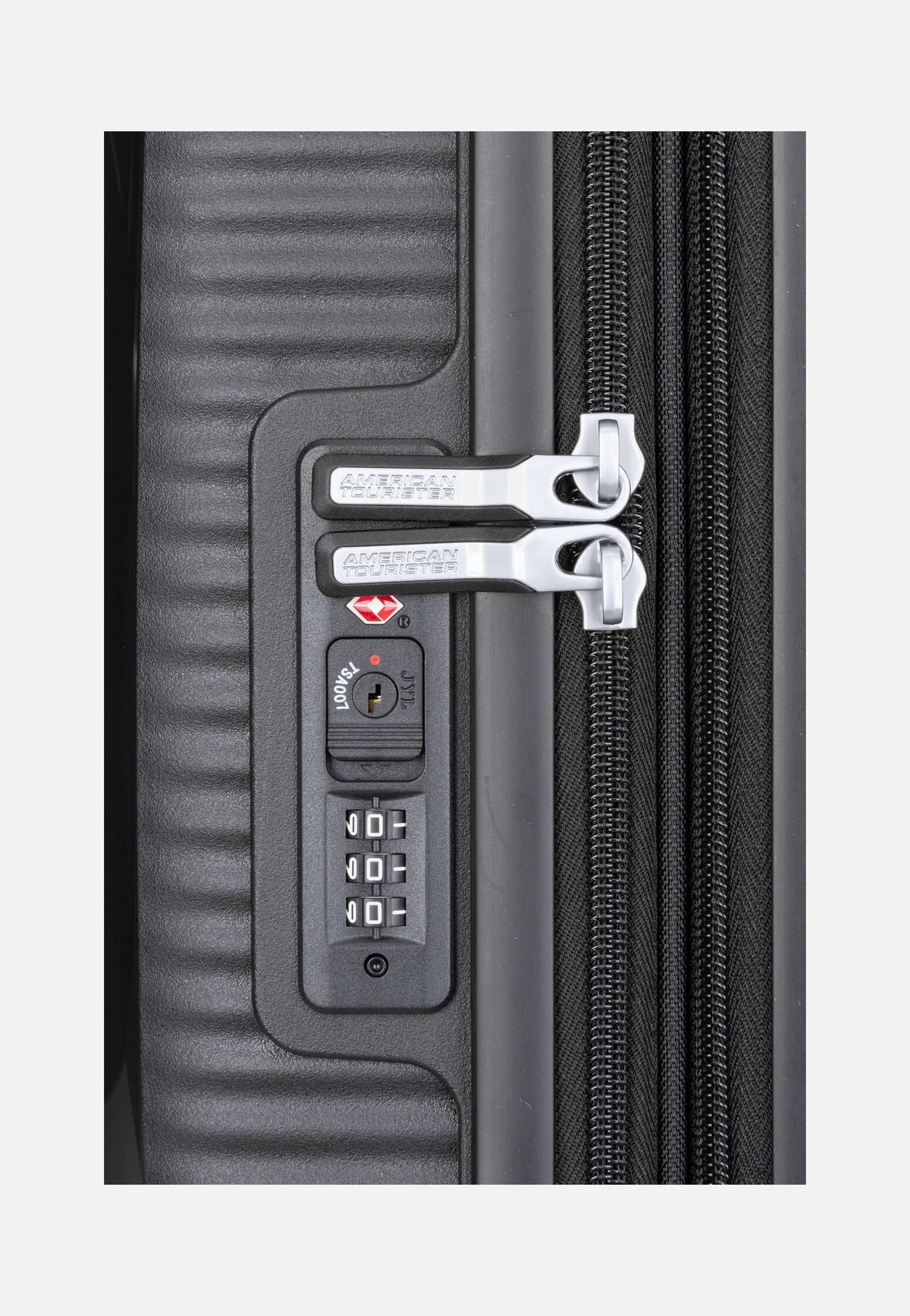 American Tourister SoundBox Spinner 55 EXP Bass Black Koffer