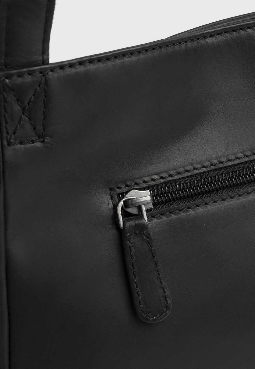 The Chesterfield Brand Lioren 1450 Black Schultertasche