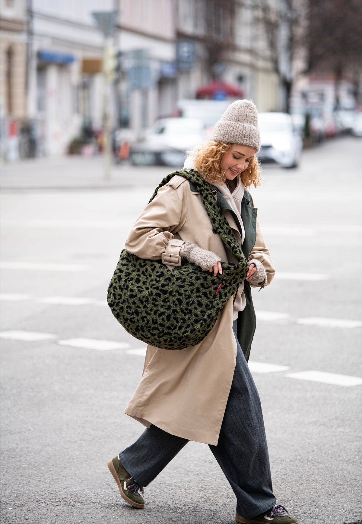 reisenthel Moonbag Teddy Leo Olive Hobo Bag
