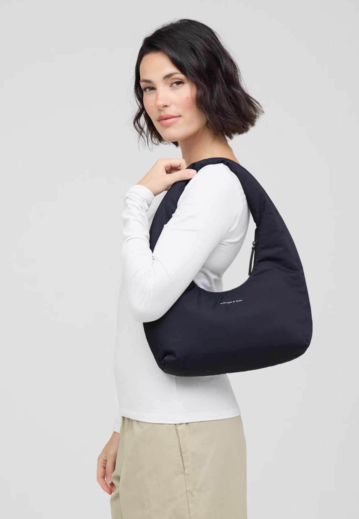 Kapten & Son Skara Cloud Shoulder All Black Schultertasche