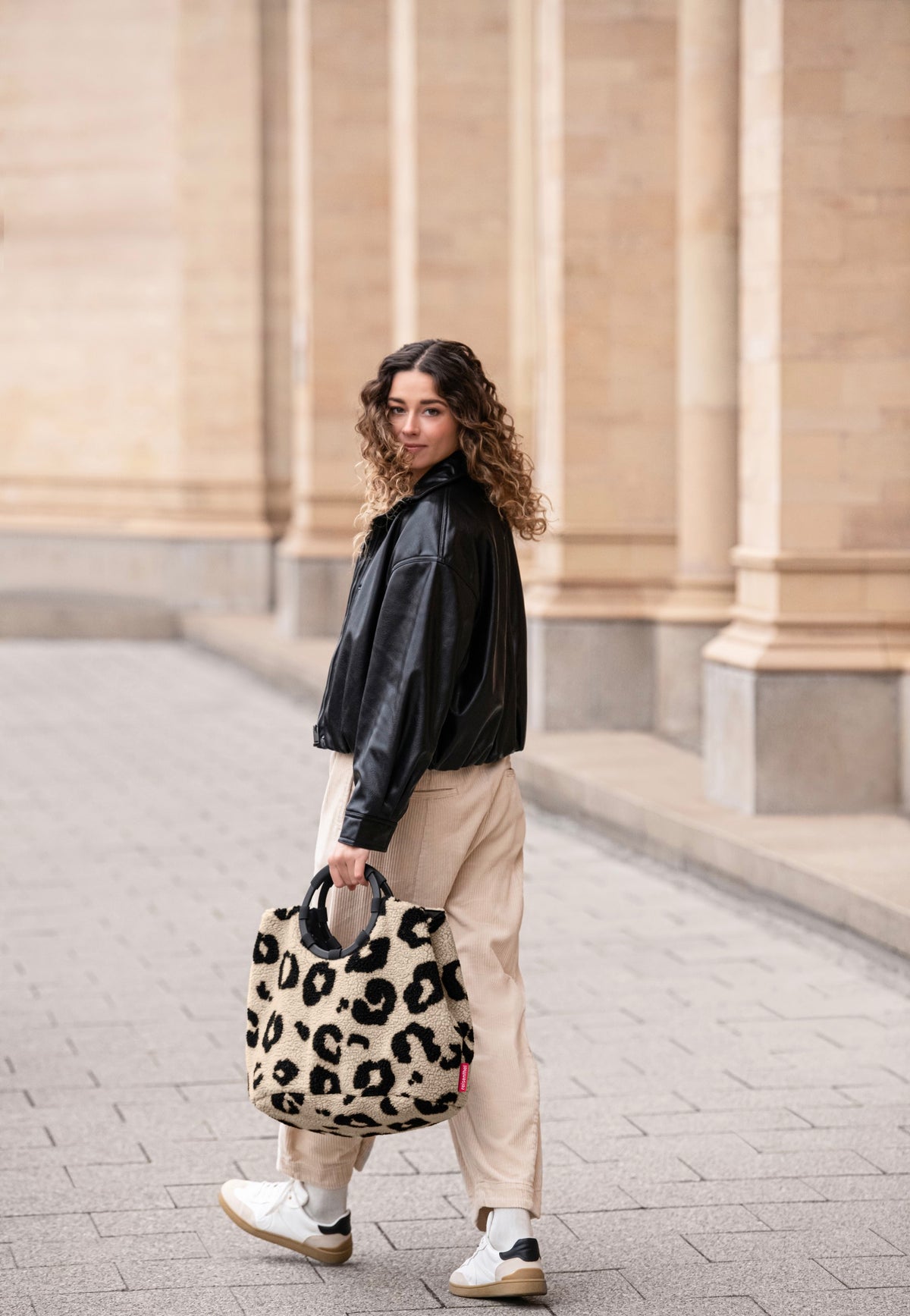 reisenthel Loopbag Hobo Teddy Leo Cream Shopper